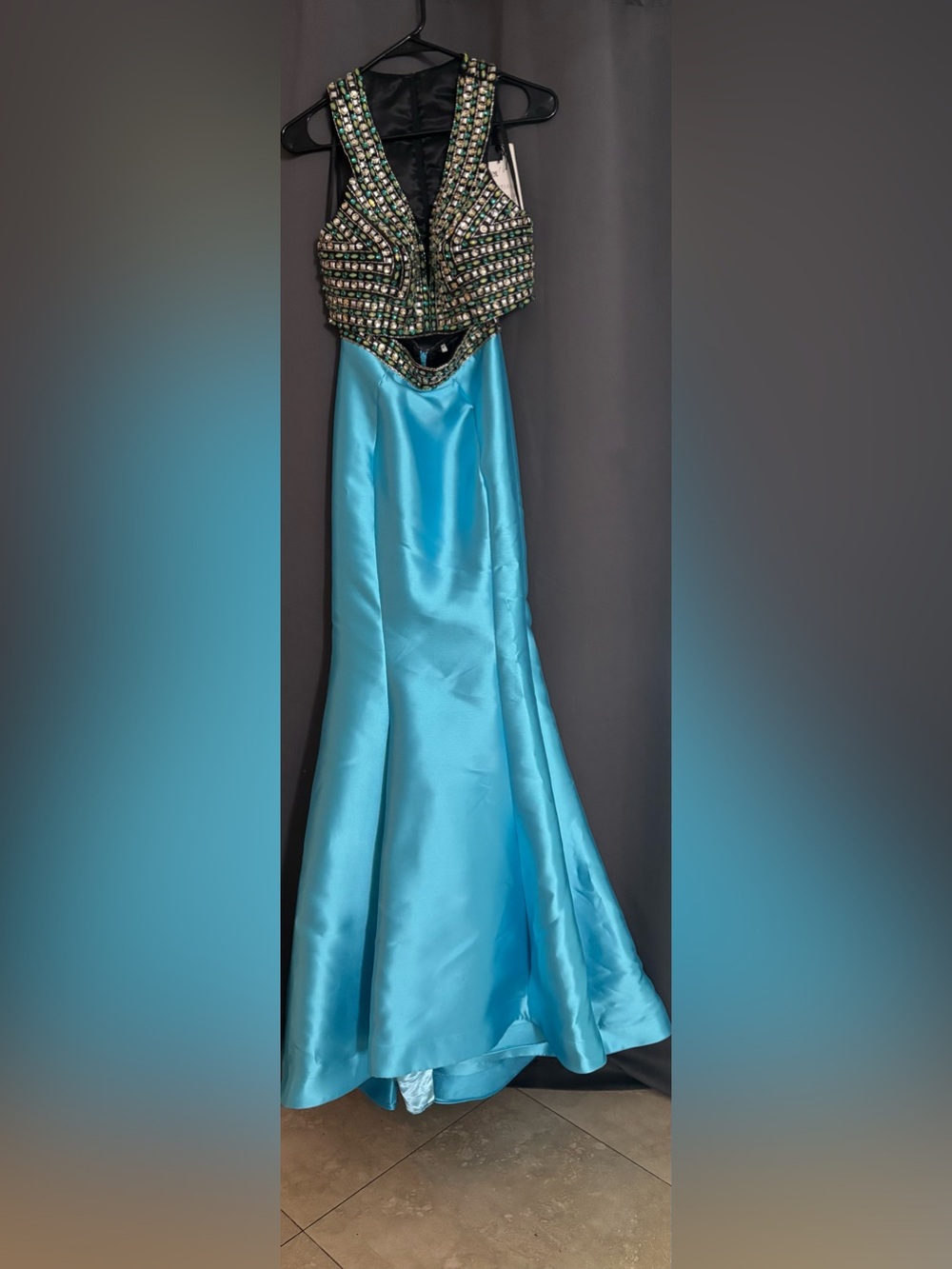 Mac Duggal - Two Piece set beaded top and mermaid skirt size 4